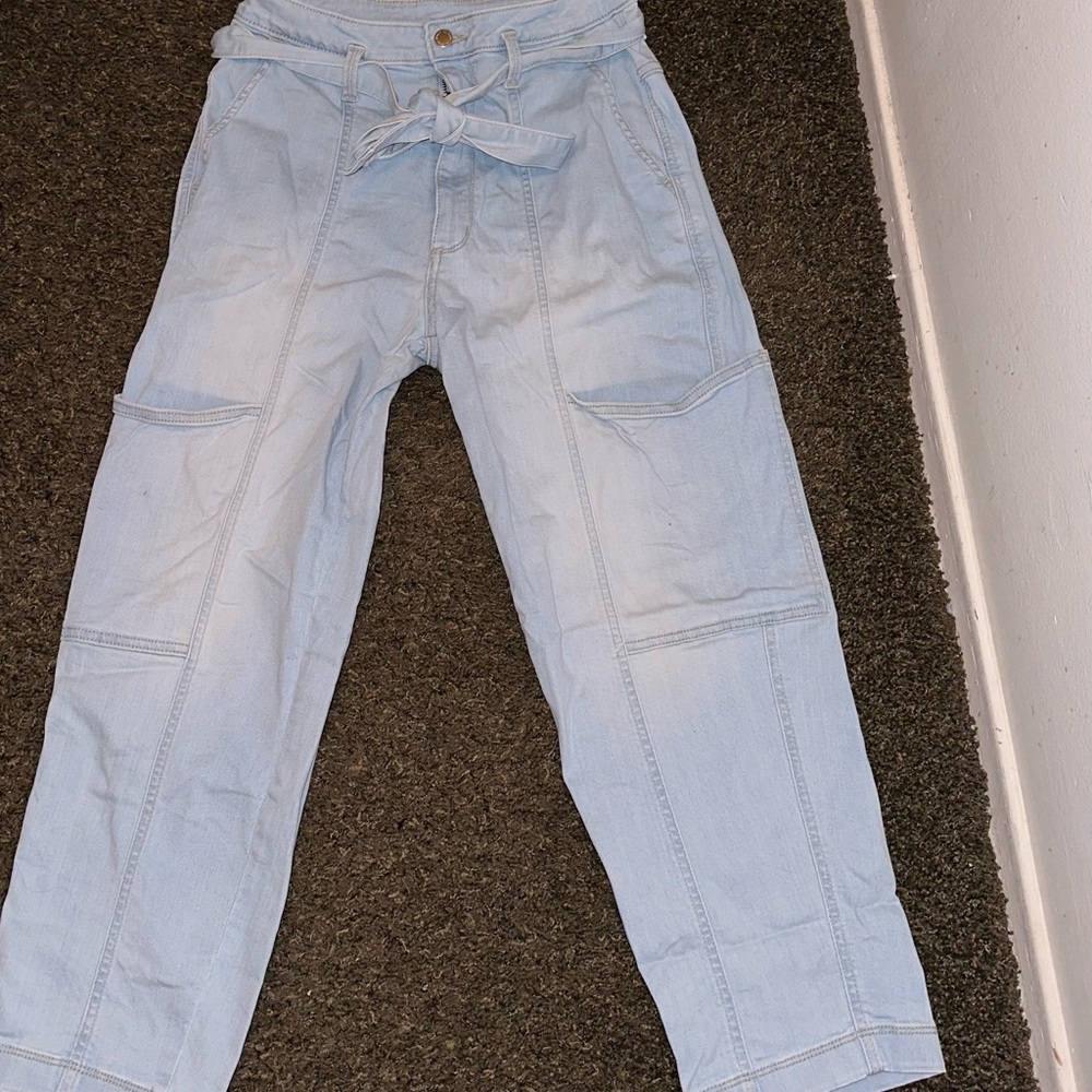 Universal Thread Belted Light Washed Jeans Slightly Worn